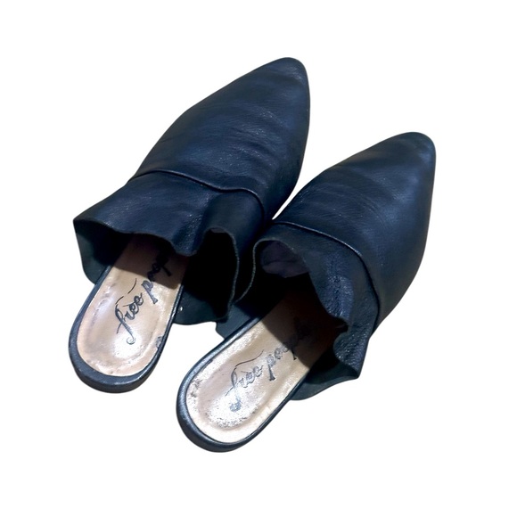 Free People Sienna Leather Ruffle Pointed Toe Flat Mules Black Womens Size 6.5 - Picture 3 of 7